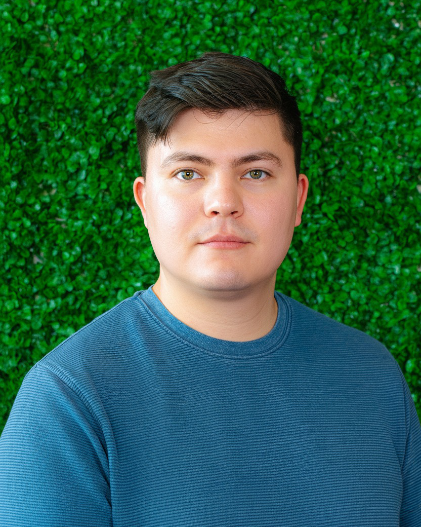 Efrain Perez headshot